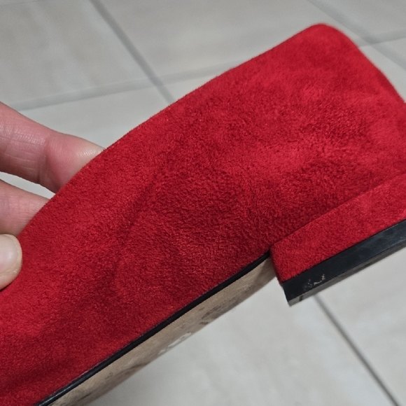 Stuart Weitzman Red/Coral Flats with Gold Accent - Picture 6 of 8